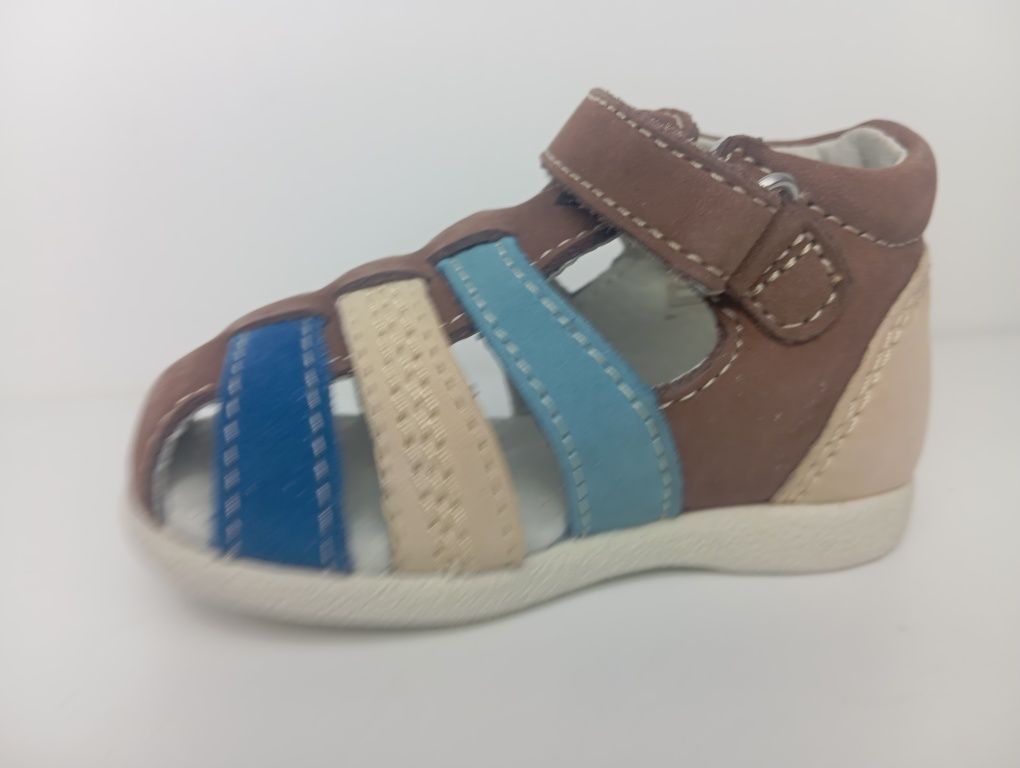 Детски кожени сандали Kickers 18