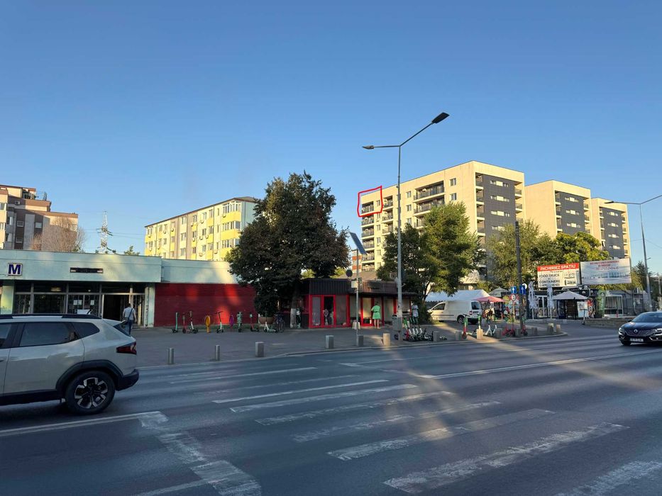 Apartament cu 3 camere, LA UN MINUT DE METROU D. LEONIDA
