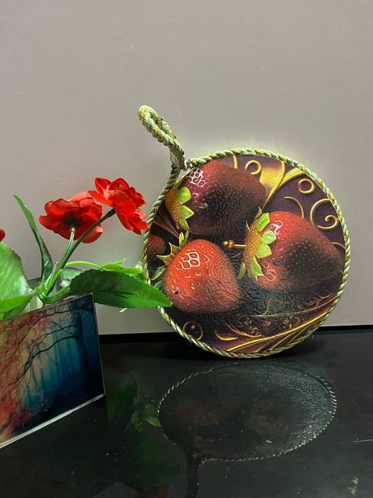 Yangi kurinishda oshxona taxtakachi