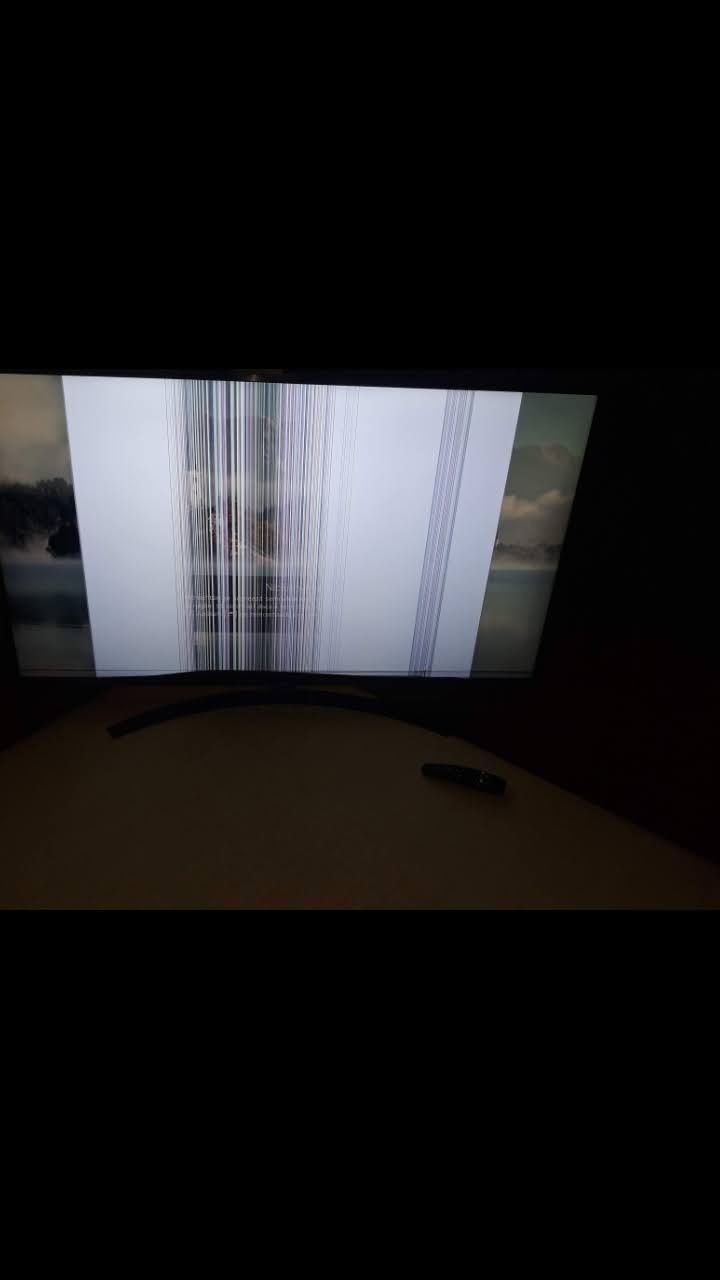 Televizor LG Diagonala 135cm cu telecomanda inclusa, defecte in poze