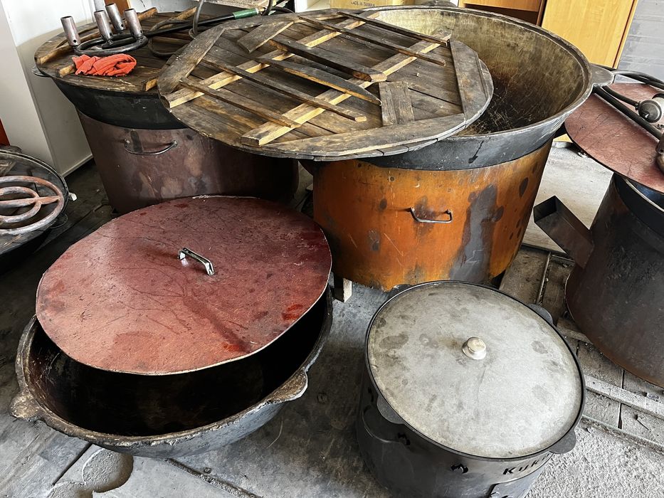 Сдам Казан ошак ,титан 40 литров,горелки,складные столы(жер стол)