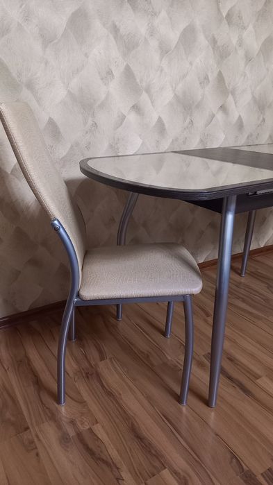 Обеденный стол раздвижной овальный со стульями