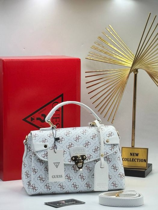 Geanta Guess noua !!! Dimensiuni 24/19 !!!