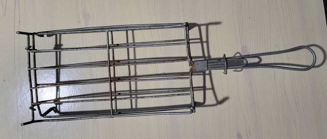 Продавам сгъваема скара и постелки за къмпинг пикник лов риболов