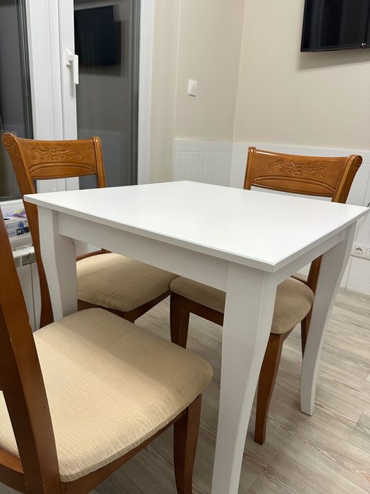 Маса с три стола