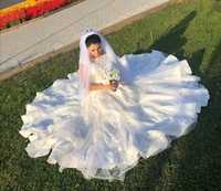 Продам свадебные платье 3д с цветами