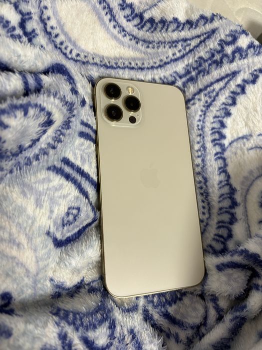 Iphone 12 Pro Max și 15 Pro