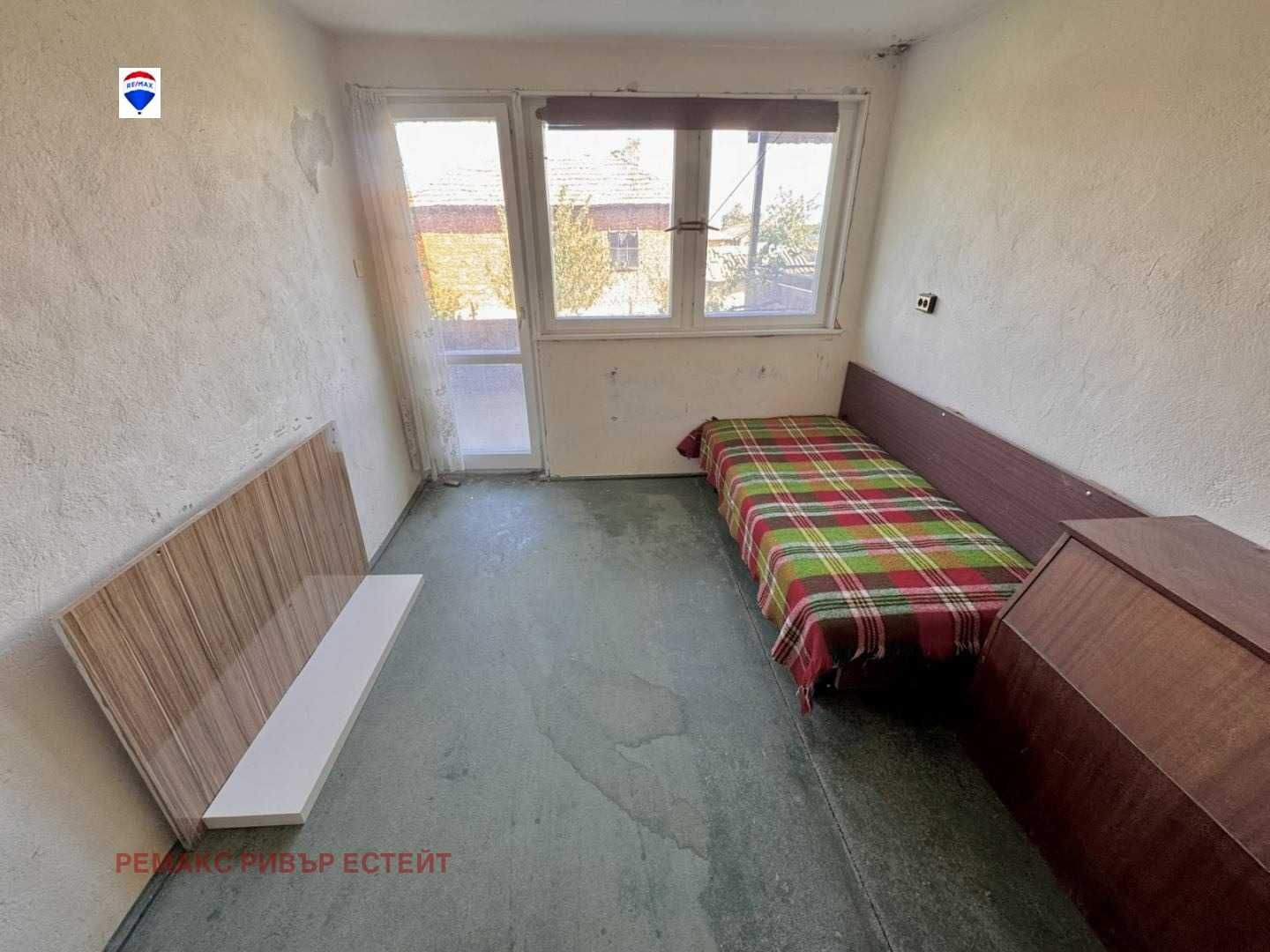 Селска къща за продажба в с. Обретеник, обл. Русе