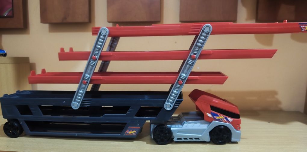 Hot Wheels камион-Автовоз