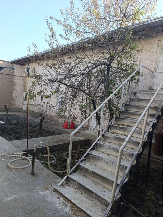 Продаётся дом в посёлке янги арик