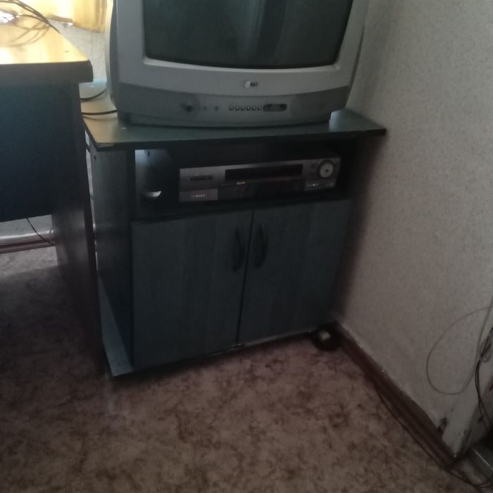 Продам тумбу под телевизор