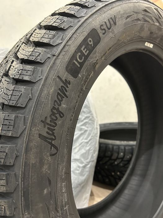 Зимняя шипованная резина Ikon Autograph Ice 9 SUV 255/55/20