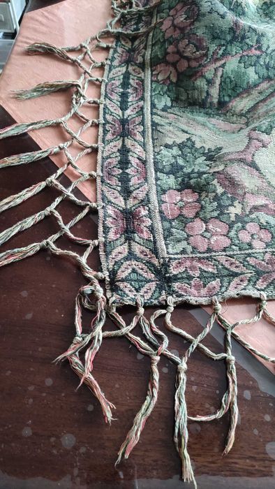 Тежка покривка за маса тъкана в жакардова техника