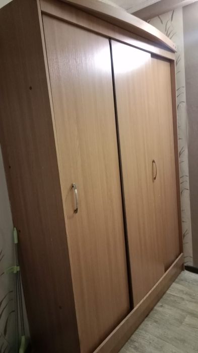 Трехстворчатый шкаф купе