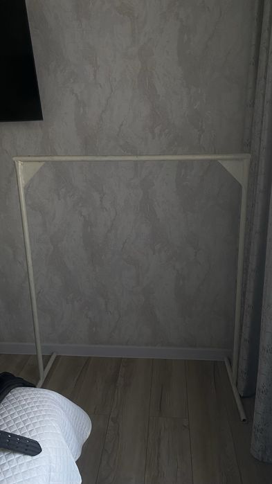 СРОЧНО Продается вешалка напольная (без колесиков)