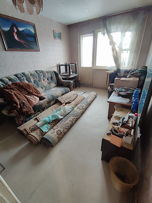 Продам 2 х комн., 4 мкр, дом 11, этаж 4.