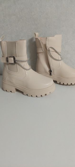 Продам обувь для девочек