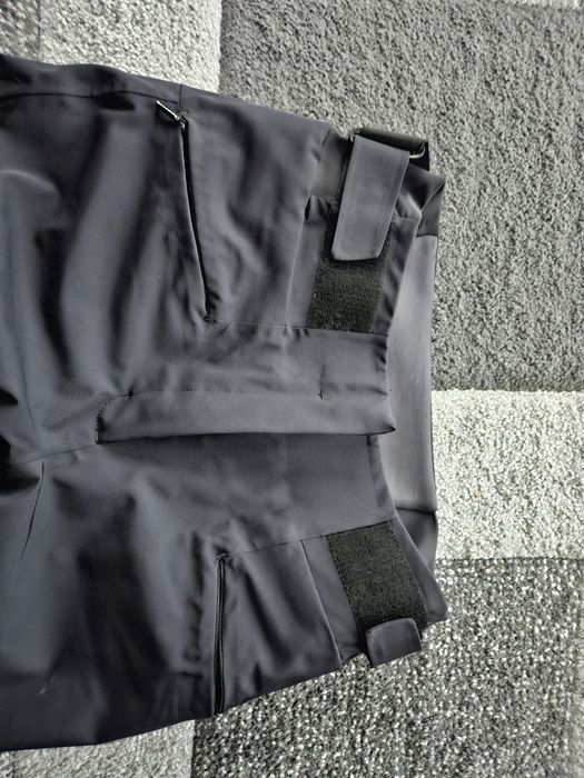 vând pantaloni de schi dama