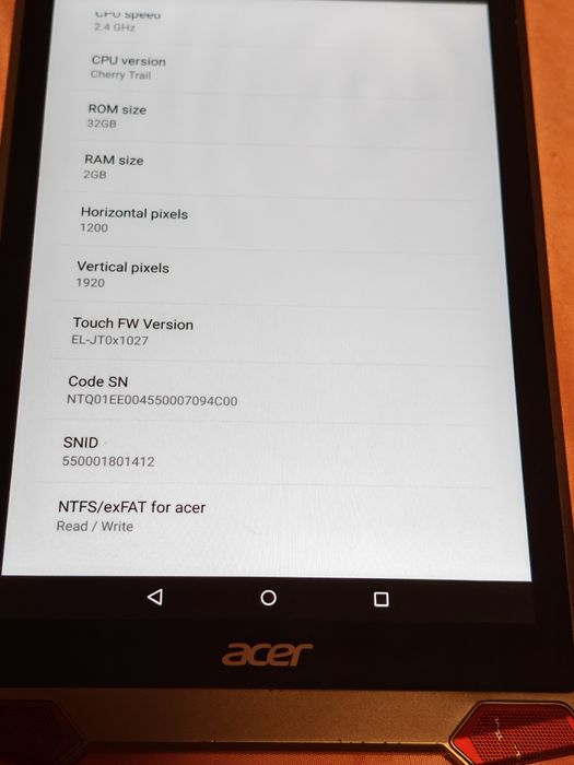 Продавам запазен таблет Acer Predator 8 (GT-810)