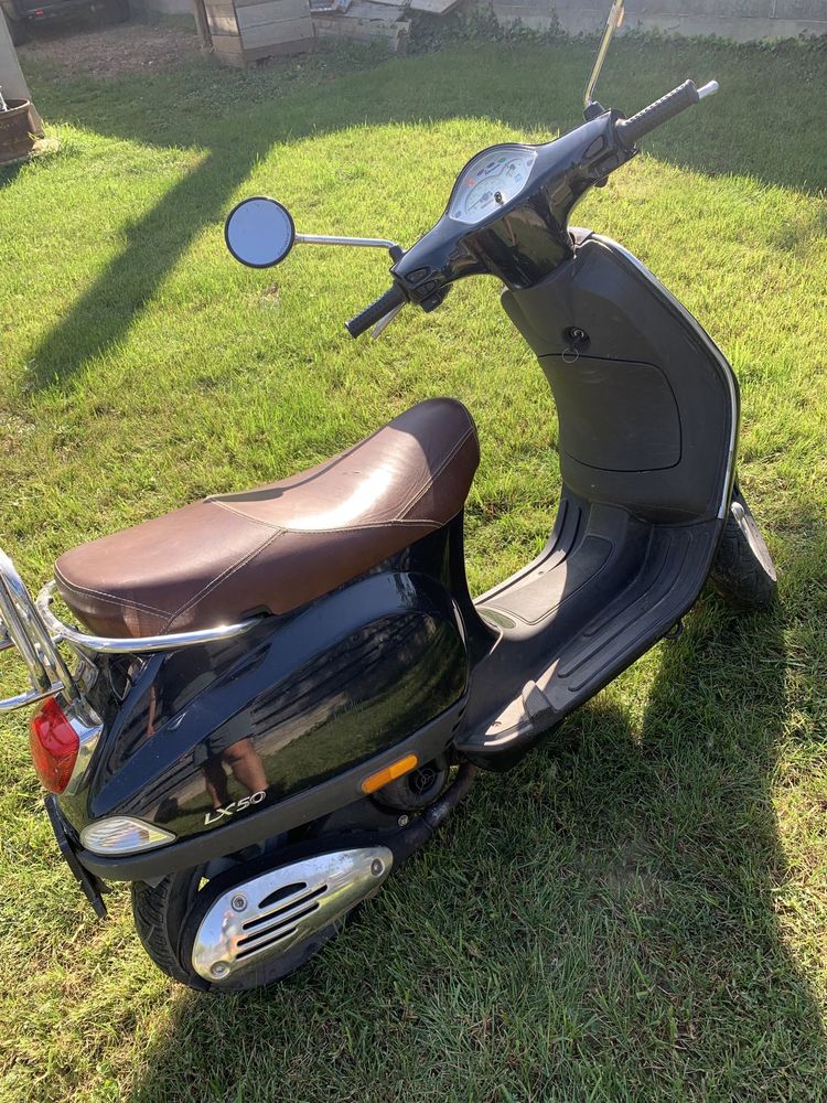 Vând Piaggio Vespa LX50 2t