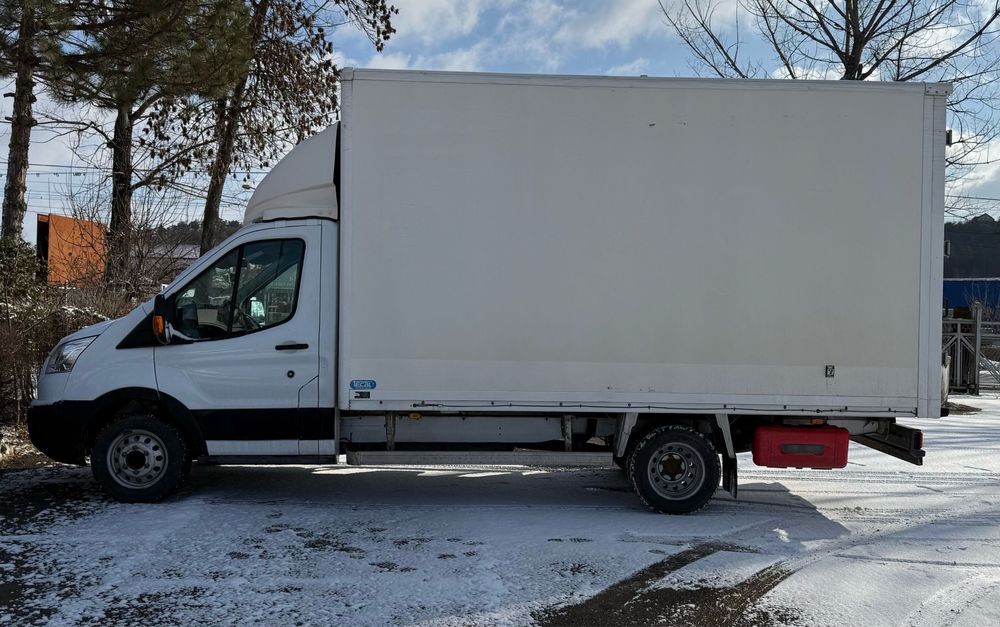 Cub și paravan 4,5 metri Ford transit