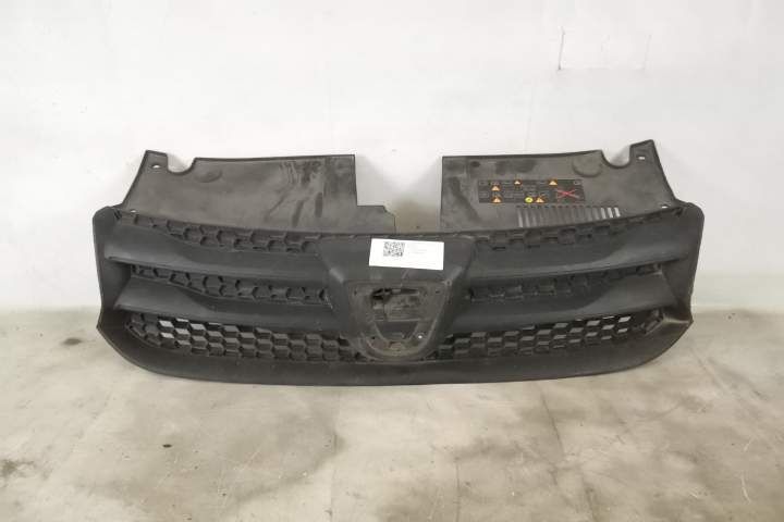 Grila Centrala Radiator Originala In Stare Buna  Dacia  Logan  2 [2013