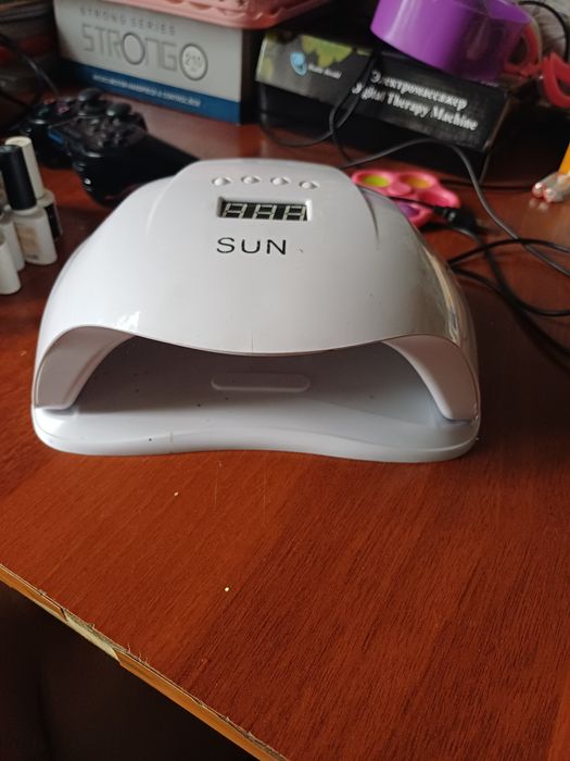 Продам лампу для маникюра гель лаки в подарок