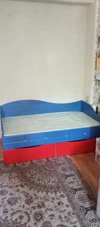 Кровать детская с ящиками для белья и одежды