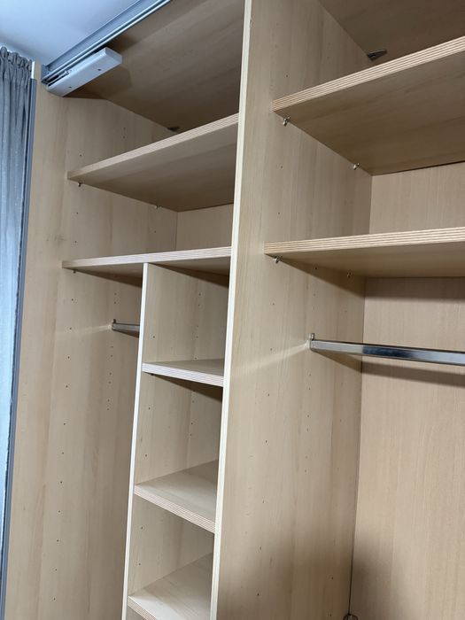 Dressing/ Dulap 330/220/68 cm 2 usi culisante sticla alba