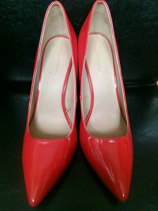 Pantofi stiletto roșii Zara
