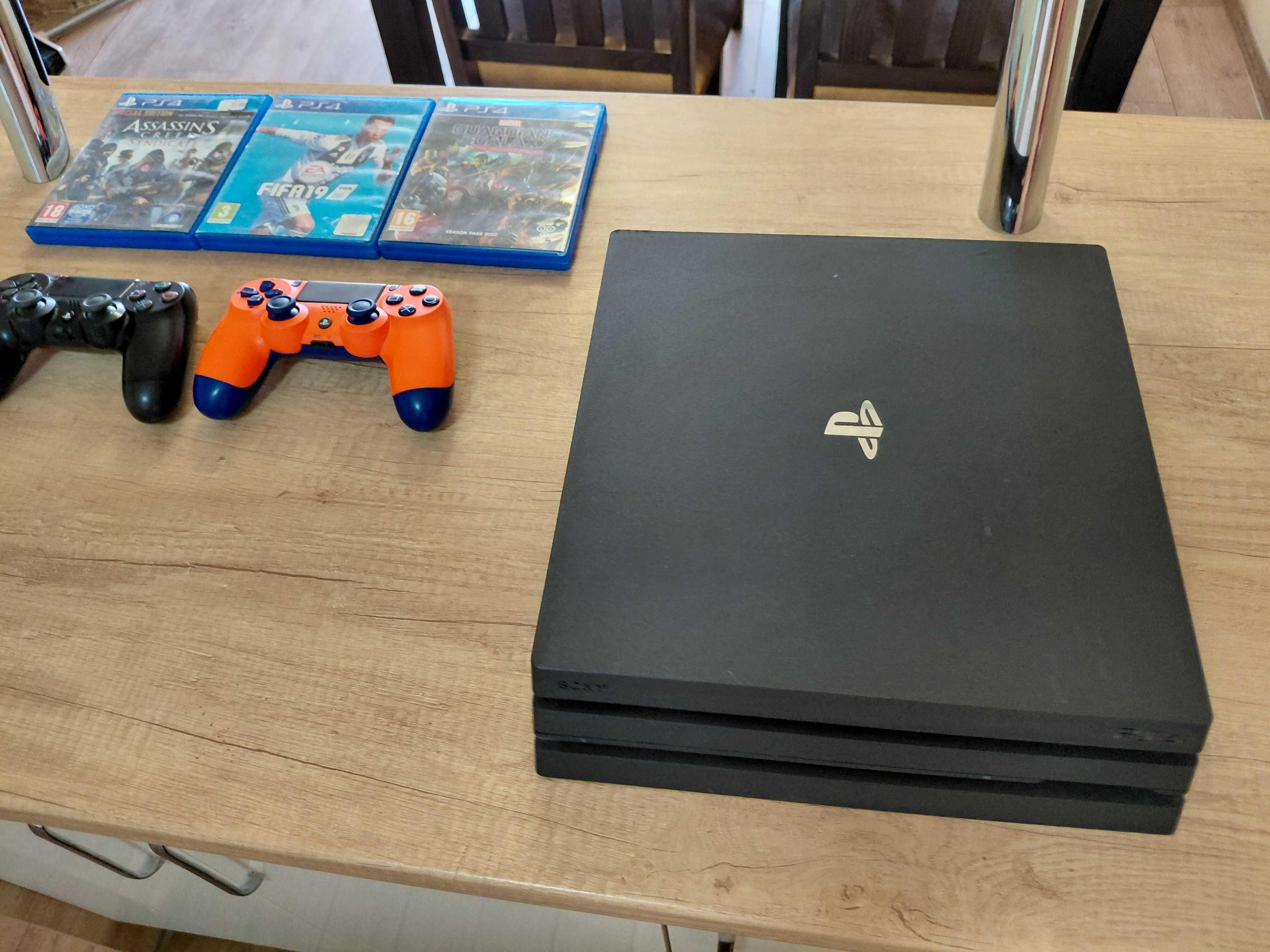 Play Station 4, с два джойстика