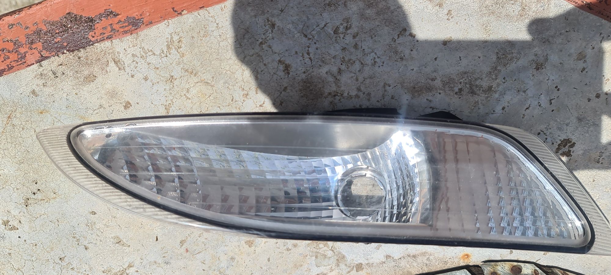 Vând set aripi Smart for 4,grila față originale si o lampă semnalizato