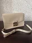 Бежова чанта Furla
