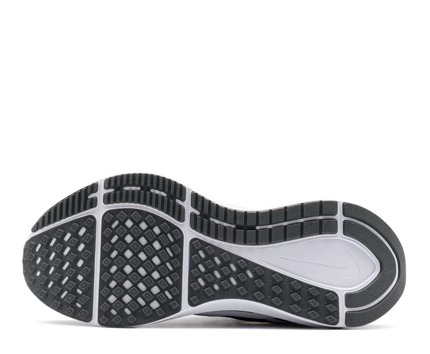 Nike Structure 25
