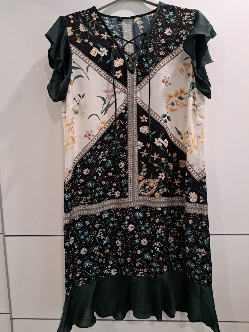 Sisley сатенирана рокля с къдрици р-р  С