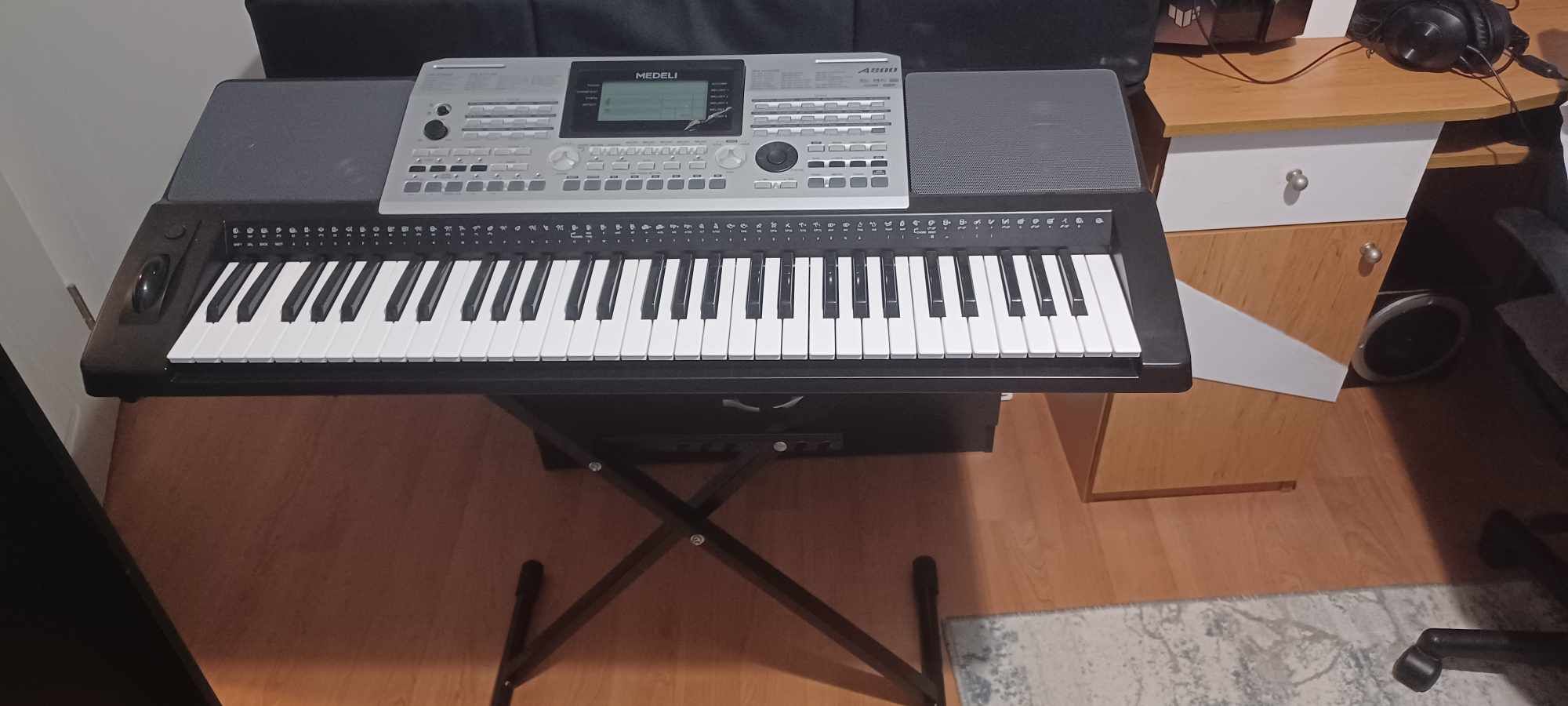 Синтезатор Medeli A800