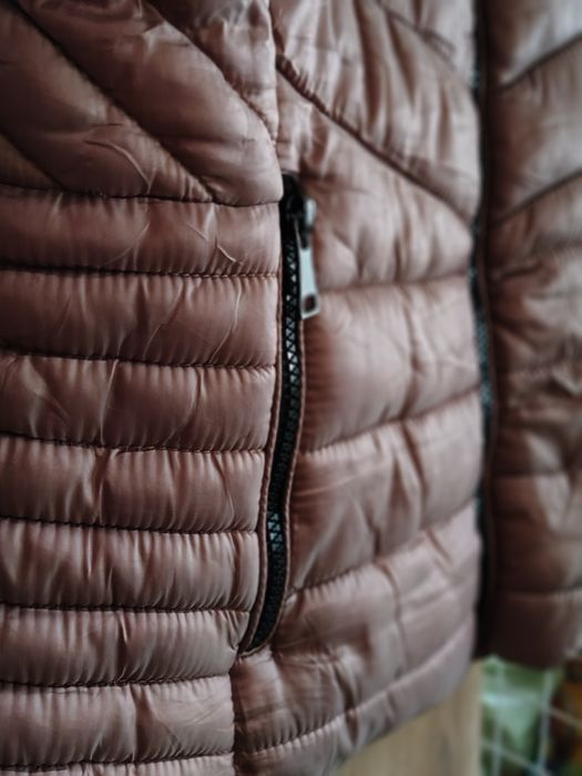 Дамско късо яке с пух на качулката