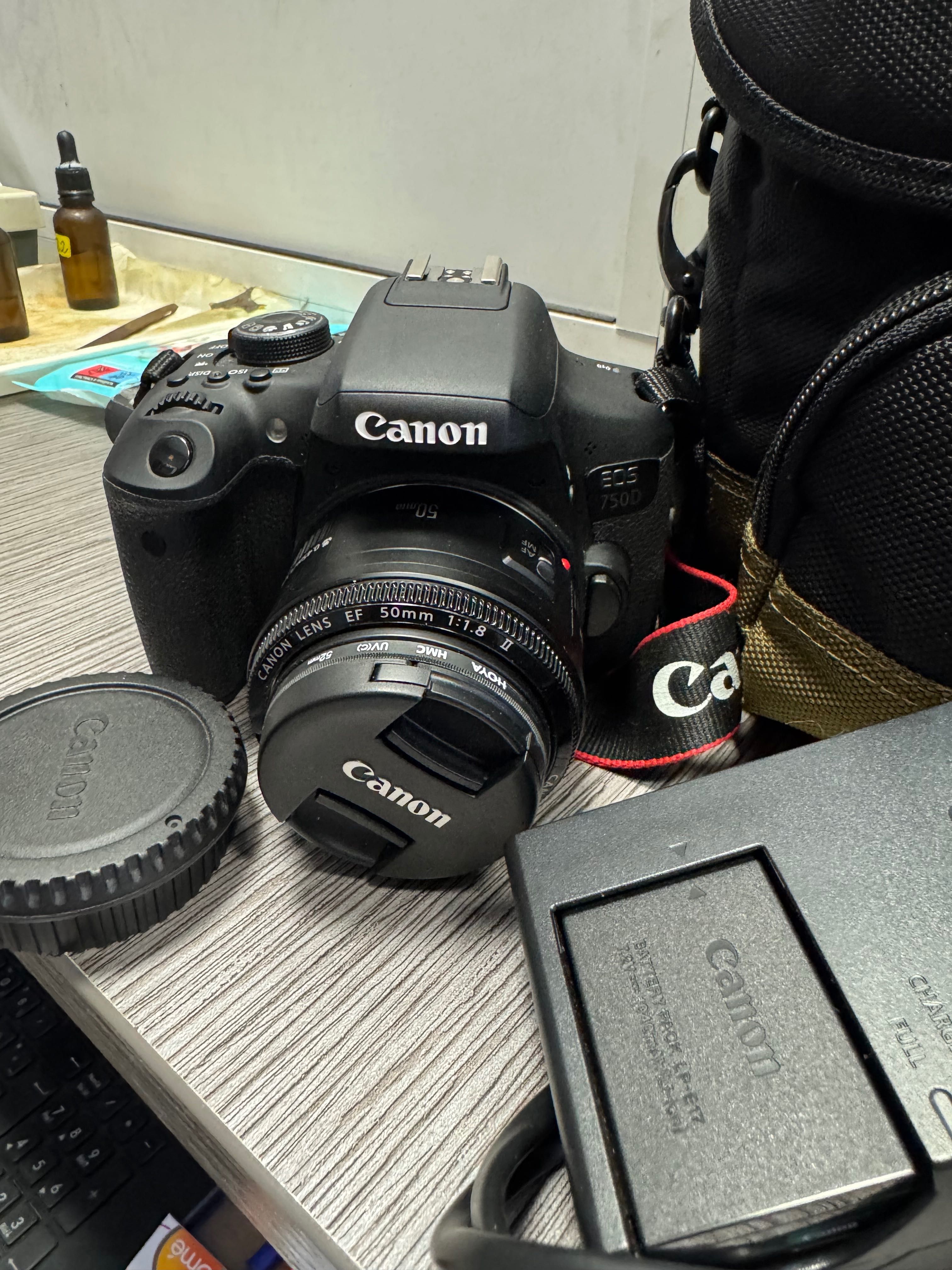 Фотоапарат Canon EOS 750D с два обектива