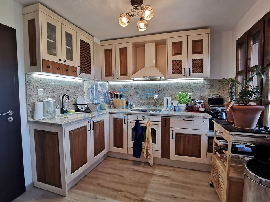 Продава се Къща в Велико Търново, Център - 162 кв.м за 1525 €/кв.м - Снимка #3