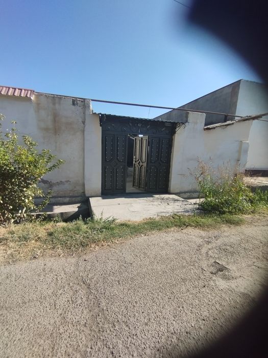 Бектемир ,центр 1.5 соту ховли 42.000