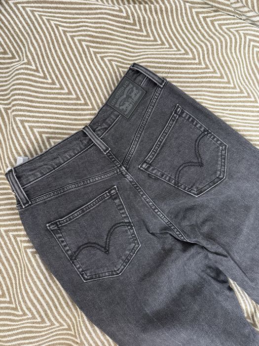 Blugi levi’s gri/ negru