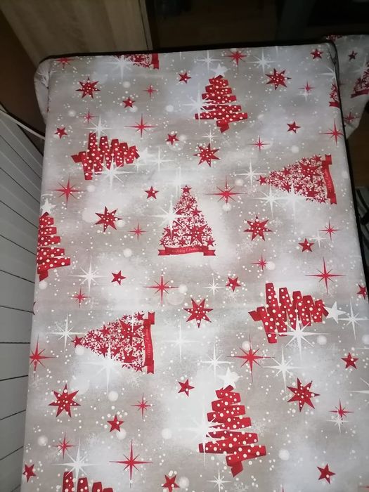 Față de masă cu motive de sărbătoare.