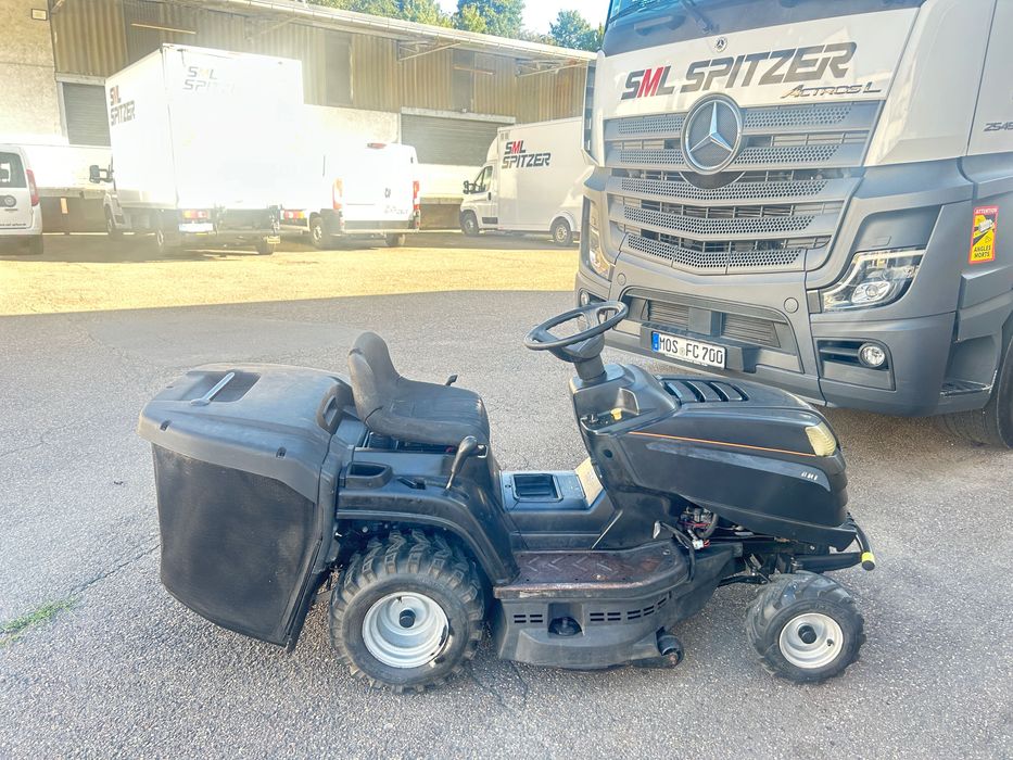 Tractoraș pentru gazon