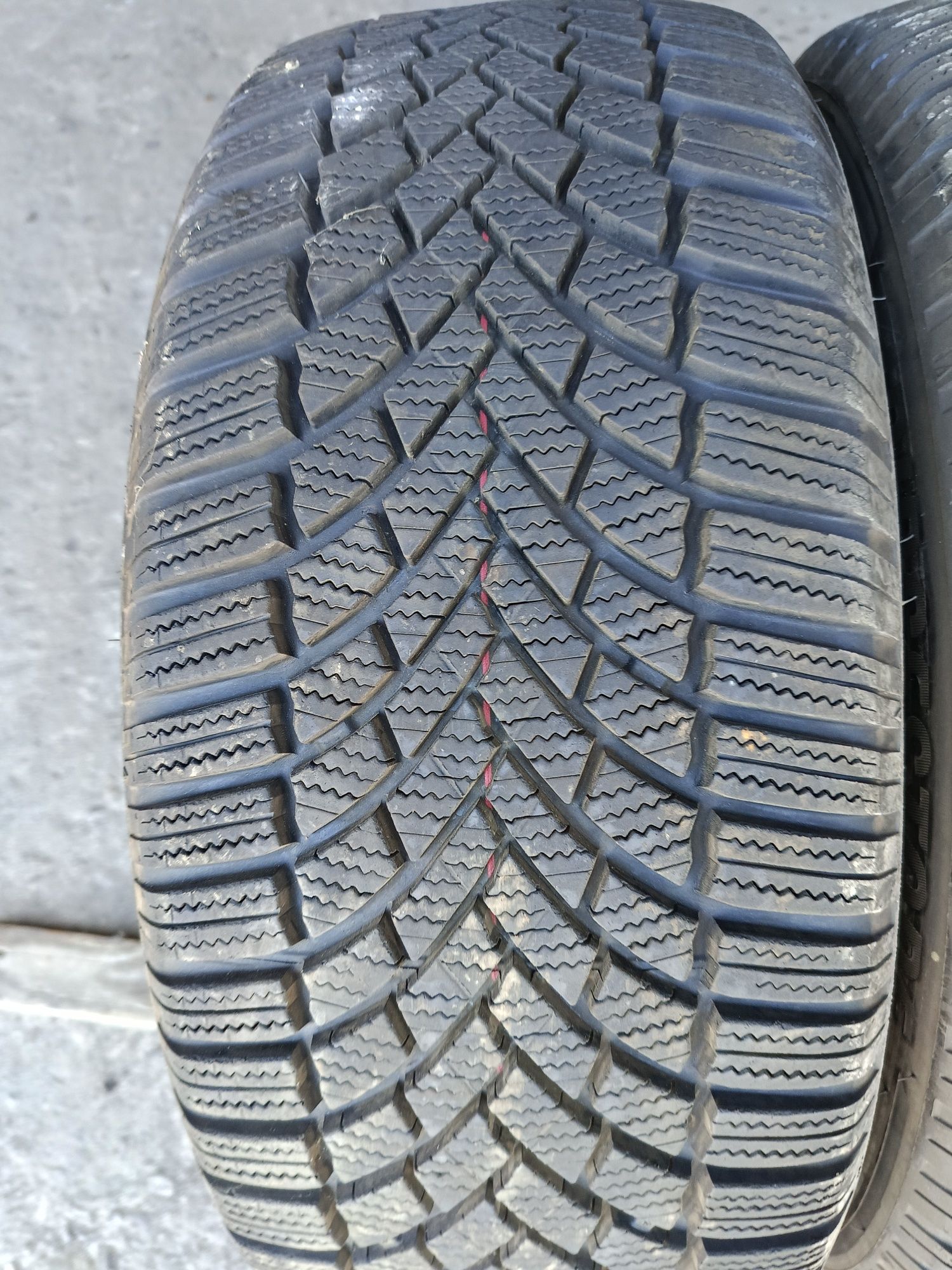 Зимни гуми -2022г.-16цола-215/55-1бр.-110лв."BRIDGESTONE"