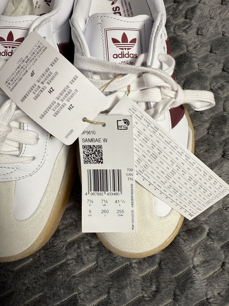 Adidas Samba.