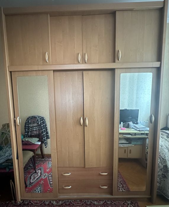 Продам шкаф в хорошем состоянии для детакой, спальни.