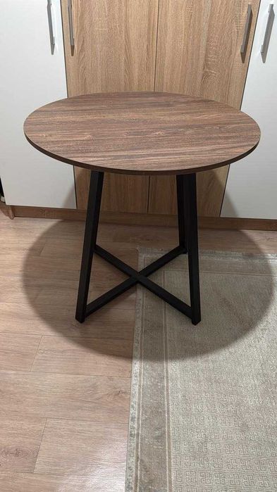 Стол в идеальном состоянии