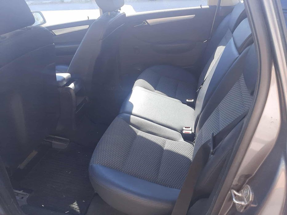 Продавам семейния Мерцедес B200