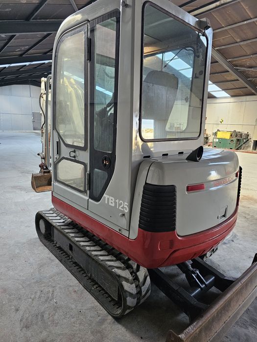 Miniexcavator Tacheuchi de 2,8 tone adus recent