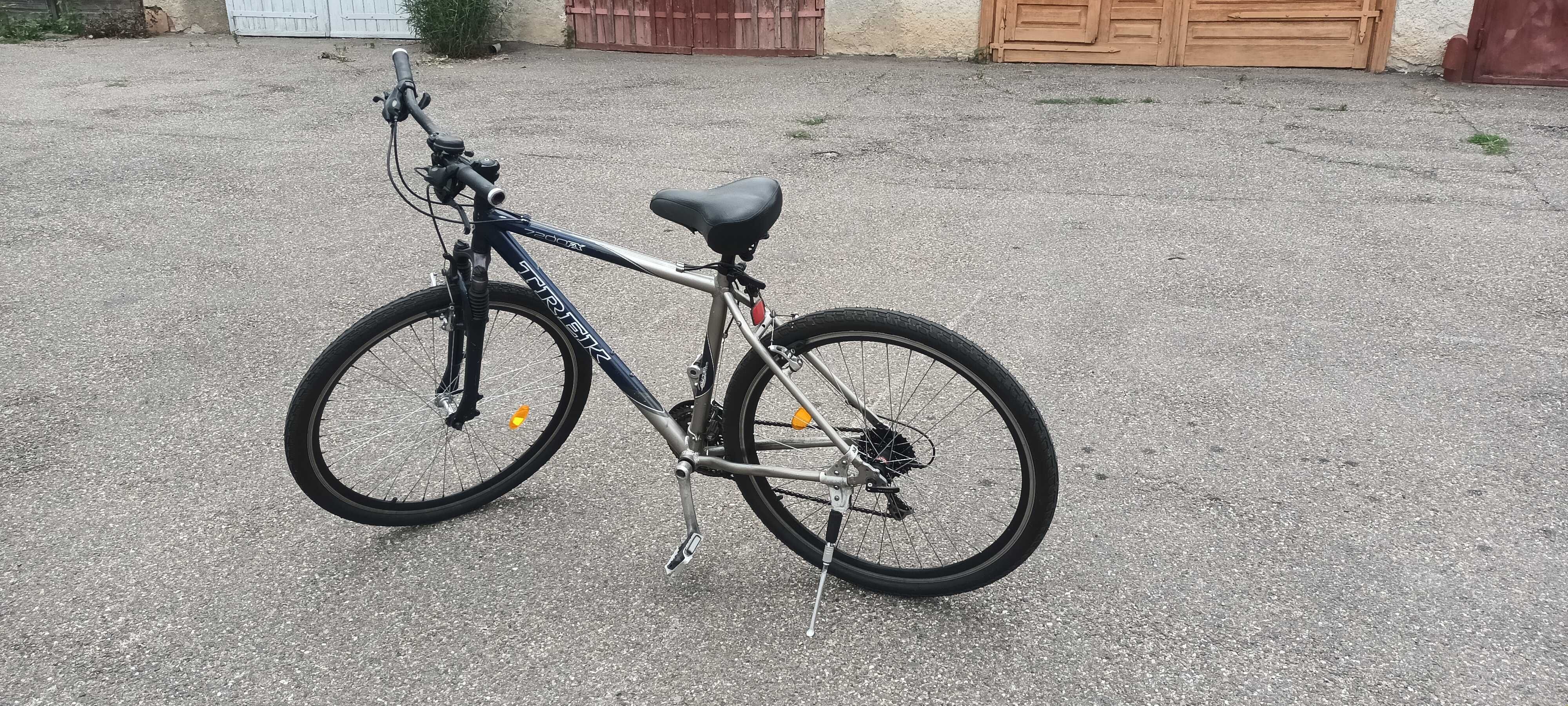 Vând bicicletă TREK